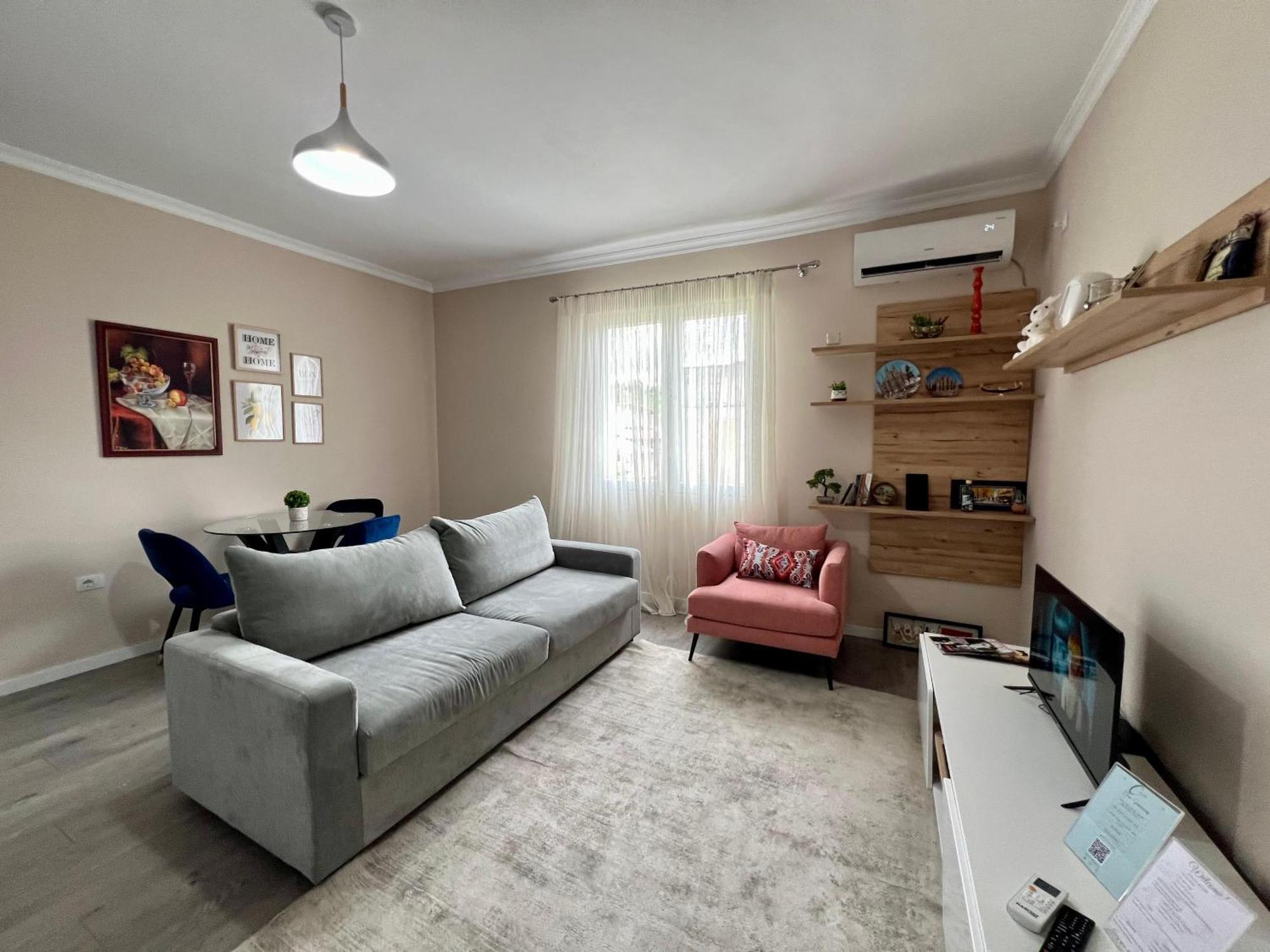 Cozy Flat Near Air Albania Stadium 1 Tirana Buitenkant foto