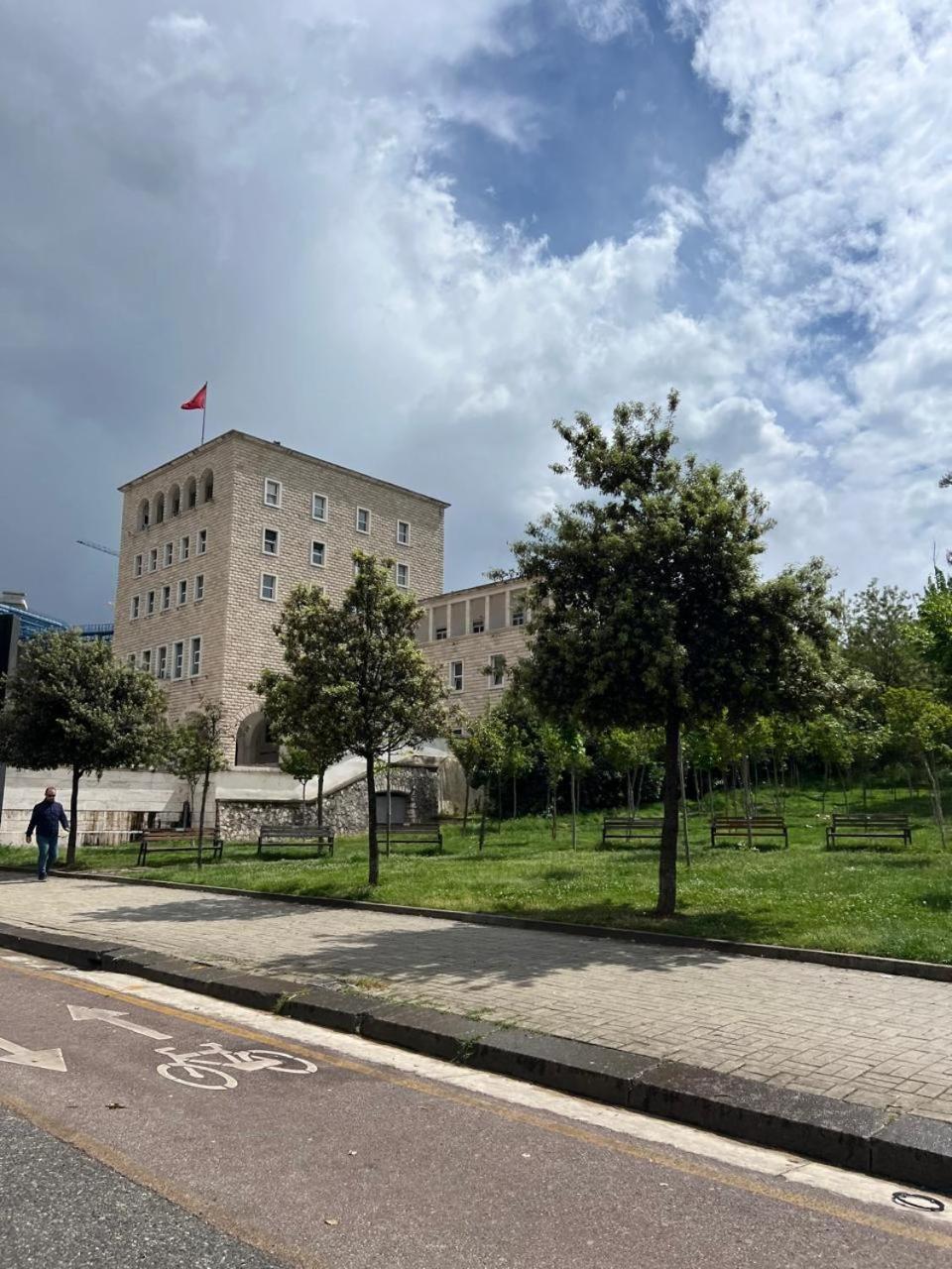 Cozy Flat Near Air Albania Stadium 1 Tirana Buitenkant foto